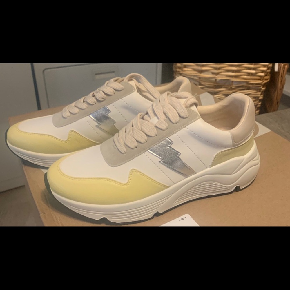 Vici tennis shoes! Worn 2 times! 7.5